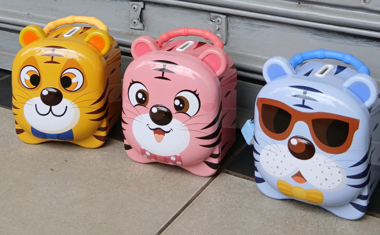 Kids Metallic Cat Bank – Cute, Strong & Fun Way to Save! Beautifully designed and built to last, this cute kitty inspires children to save while decorating their space with charm.