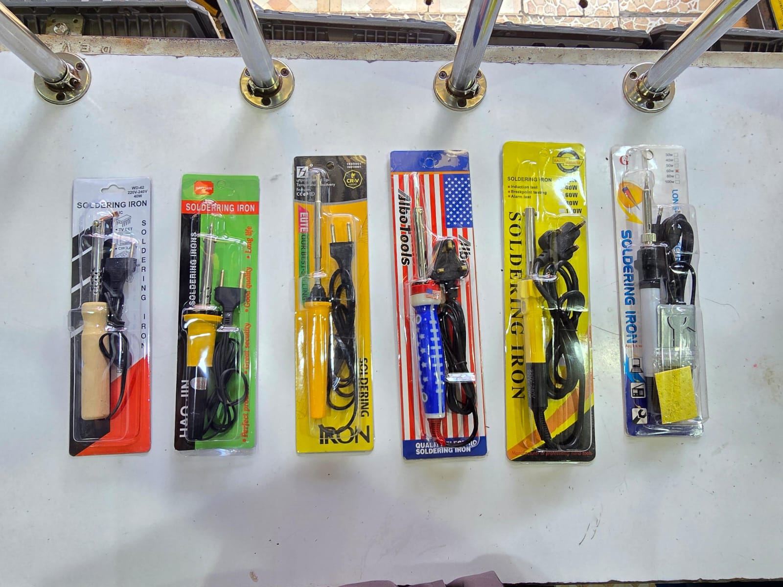 🔥 SOLDERING GUN – PRECISION & POWER IN YOUR HANDS! 🔥High Power Output – Strong performance for electronics, wiring, and metal work.✅ Ergonomic Design – Comfortable grip for long use without fatigue