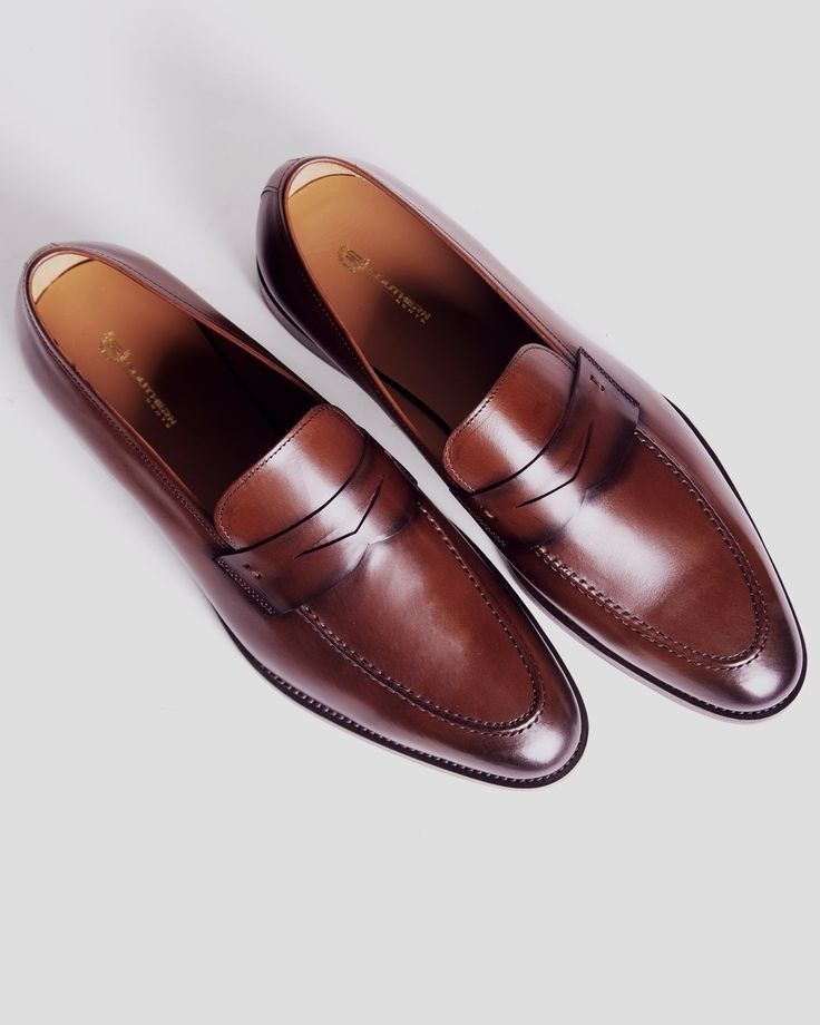 Mens classic genuine leather shoes, official can be worn with khaki , jeans or material trousers, affordable men shoes