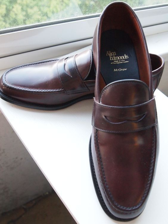 Mens classic genuine leather shoes, official can be worn with khaki , jeans or material trousers, affordable men shoes