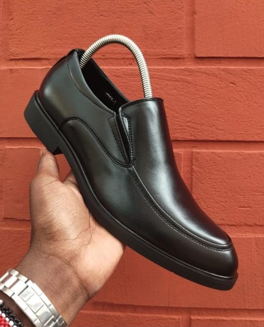 Mens classic genuine leather shoes, official can be worn with khaki , jeans or material trousers, affordable men shoes