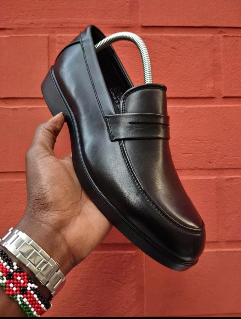 Mens classic genuine leather shoes, official can be worn with khaki , jeans or material trousers, affordable men shoes