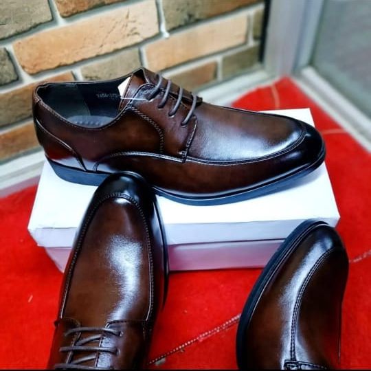 Mens classic genuine leather shoes, official can be worn with khaki , jeans or material trousers, affordable men shoes