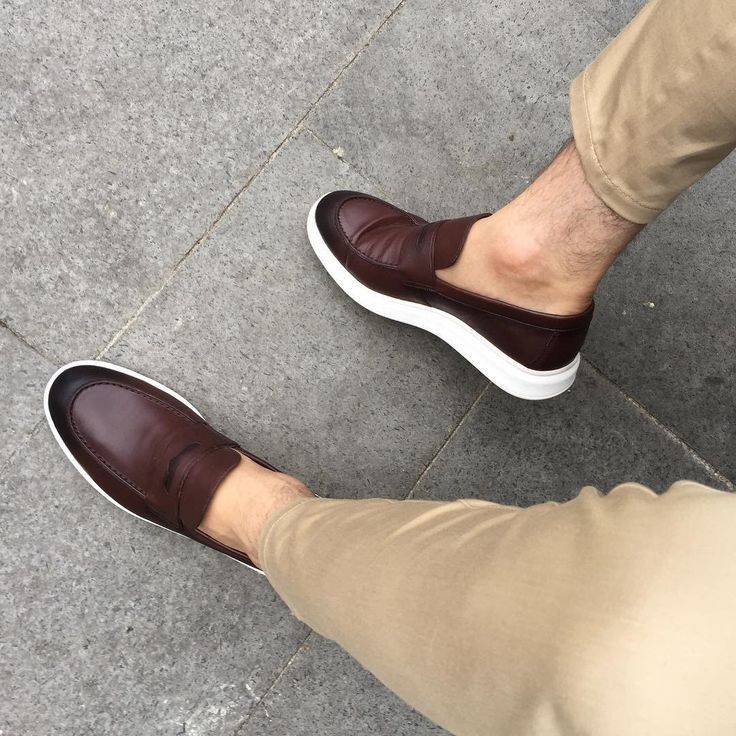Mens classic genuine leather sneakers shoes, official can be worn with khaki , jeans or material trousers, affordable men shoes