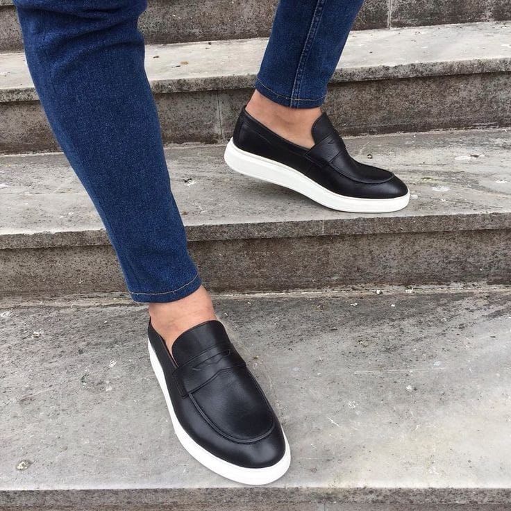 Mens classic genuine leather sneakers shoes, official can be worn with khaki , jeans or material trousers, affordable men shoes