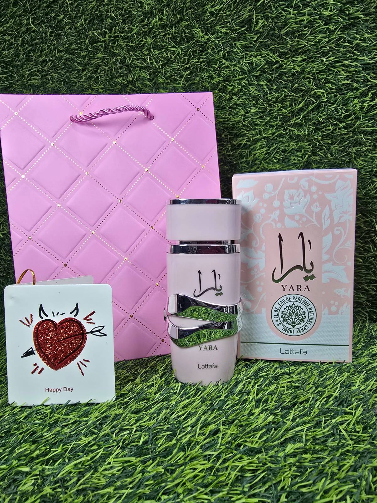 Asad Bourbon ( Lataffa

It's unisex

✨Top notes : Lavender and pink pepper.
Heart notes: Cacao and nutmeg
Base notes : Bourbon, vanilla and Amber.

✨Lasts for long with just few sprays
Versatile for a