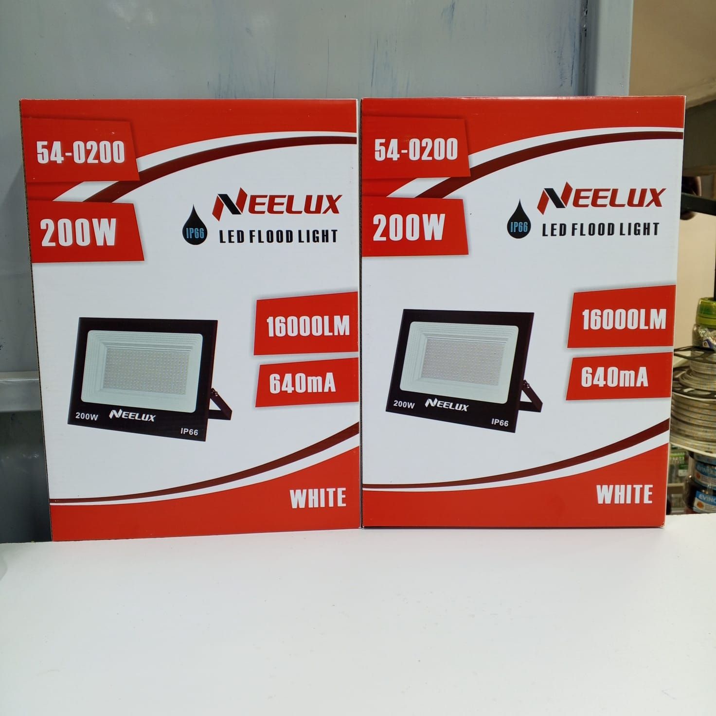 200watt flood lights Outdoor LED Floodlight  are the most useful of the types of outdoor landscape lights for brightening large areas. They are spotlights with a high brightness and wide coverage rang