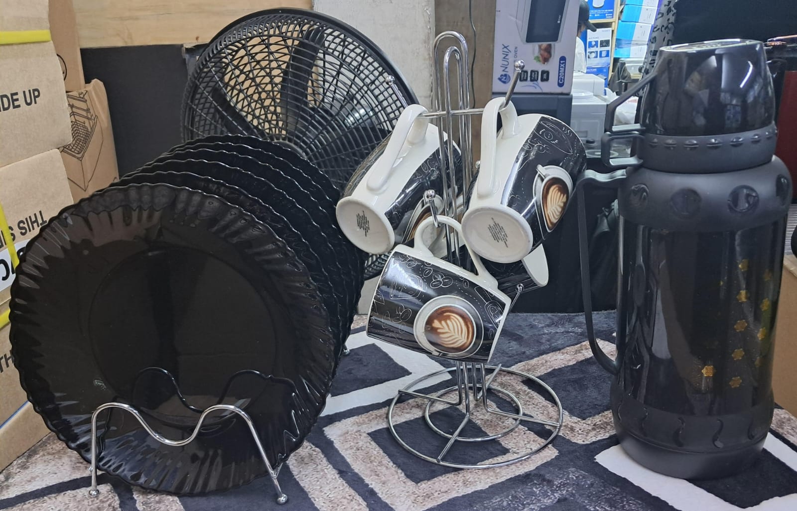 13pcs dinner set The modern kitchen needs the right kitchen utensils and  appliances to create an inviting atmosphere. We bring you this perfect dinner plate set with a premium quality for your daily