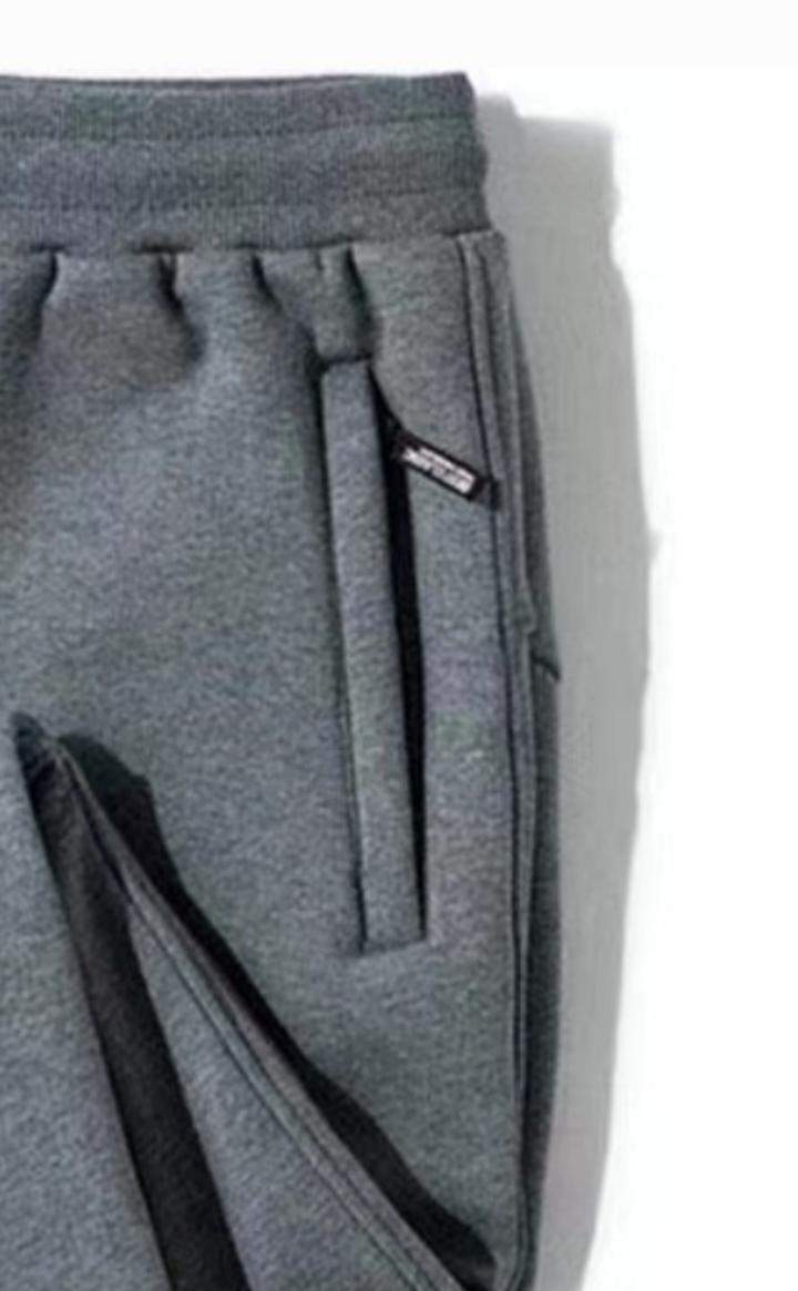 Men sweatpant/jogger pant/gym pants and casual wear.straight leg  made of blend of cotton and polyester  perfect for casual wear gym while relaxing at home.