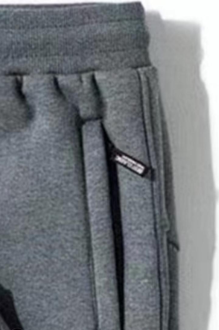 Men sweatpant/jogger pant/gym pants and casual wear.straight leg  made of blend of cotton and polyester  perfect for casual wear gym while relaxing at home.