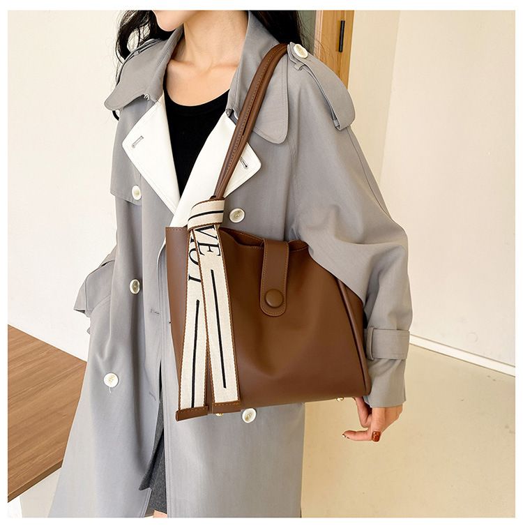 Fashion Large Capacity Leisure Women Handbags Niche Design Single Shoulder Bags New Texture Ribbon Decorated Handbags for Ladies
