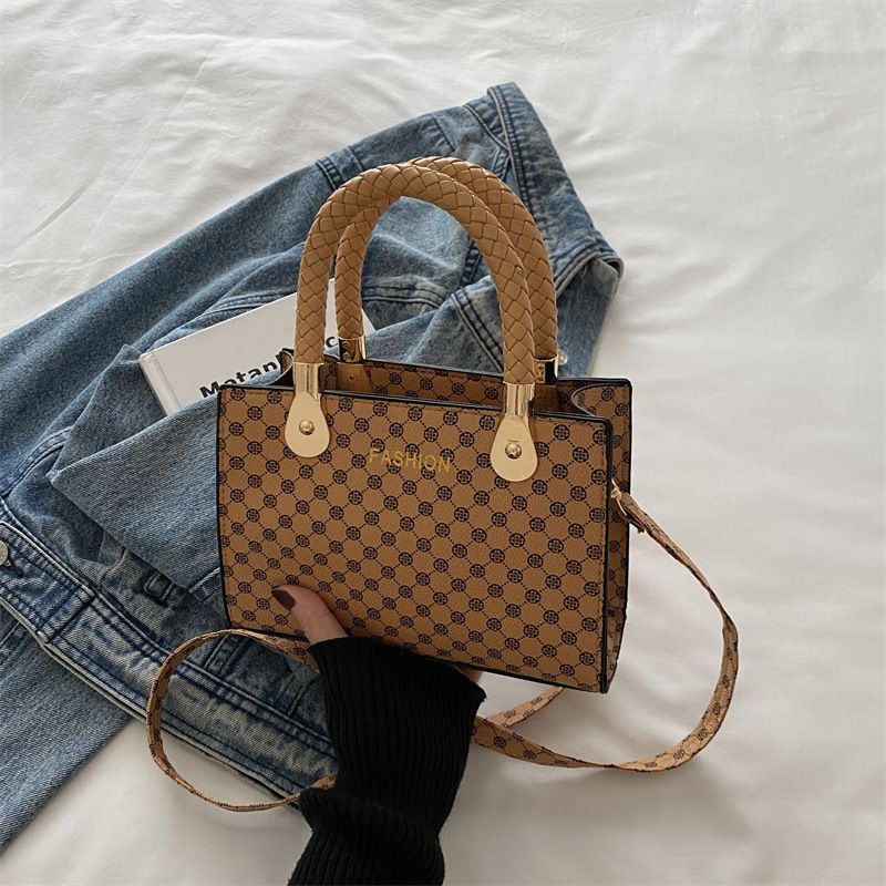 Casual Cool Crossbody Bag 2025 Spring New Bags Women's Retro Fashion Handbag Simple Western Style Shoulder Bag