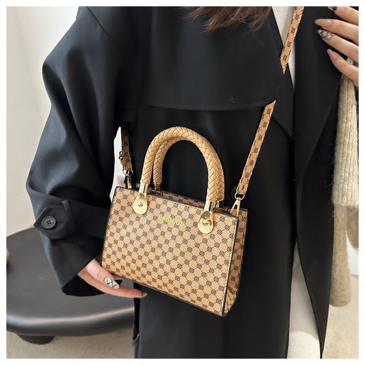 Casual Cool Crossbody Bag 2025 Spring New Bags Women's Retro Fashion Handbag Simple Western Style Shoulder Bag