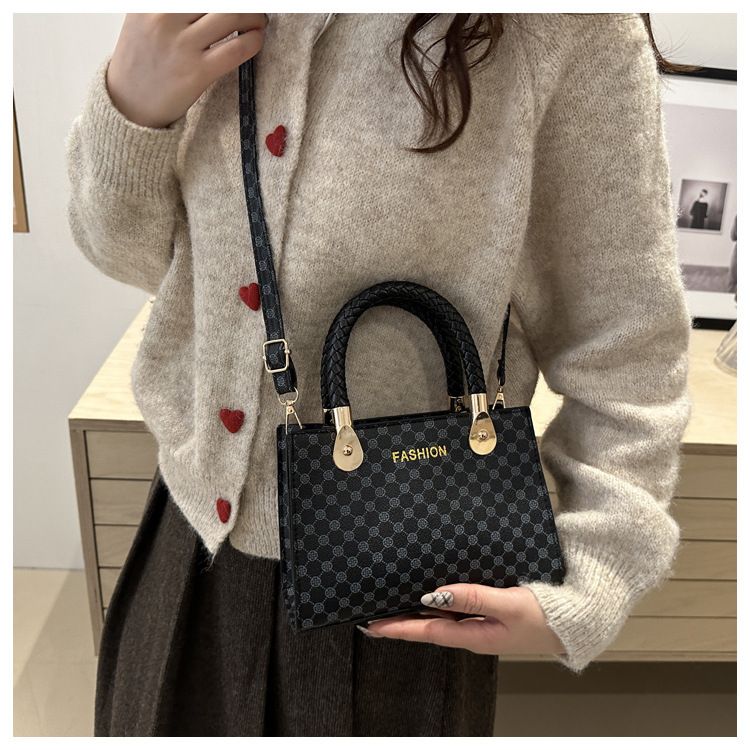Casual Cool Crossbody Bag 2025 Spring New Bags Women's Retro Fashion Handbag Simple Western Style Shoulder Bag