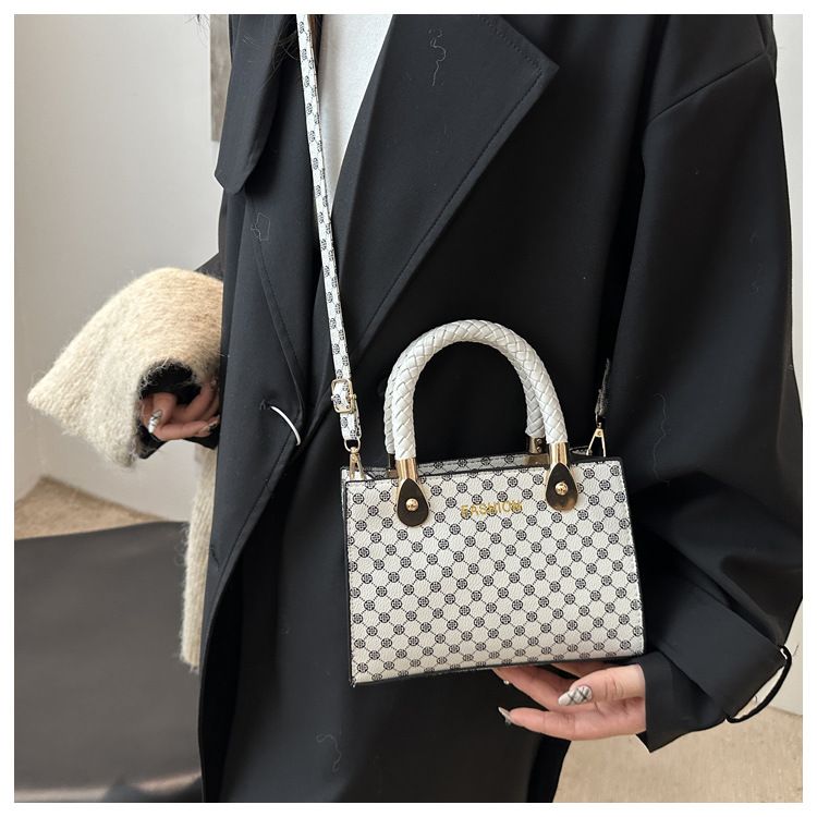 Casual Cool Crossbody Bag 2025 Spring New Bags Women's Retro Fashion Handbag Simple Western Style Shoulder Bag