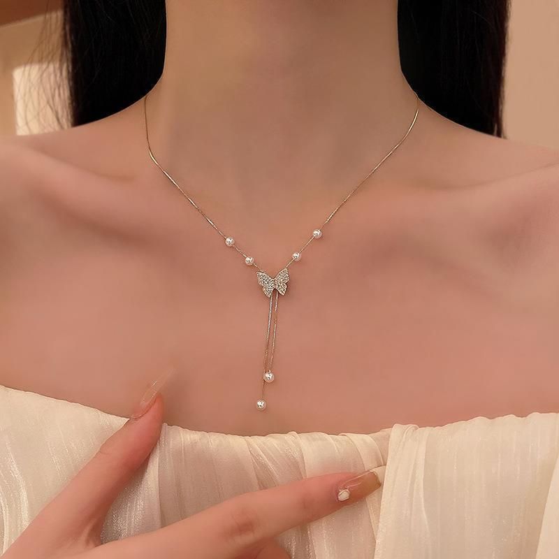 Fashionable Personalized Elegant and Versatile High-end Women's butterfly Pearl Lock Bone Chain Versatile and High End Niche Instagram Style Jewelry Gift
