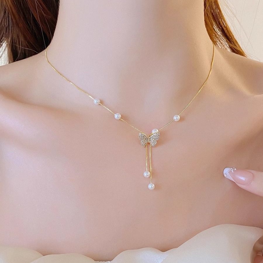 Fashionable Personalized Elegant and Versatile High-end Women's butterfly Pearl Lock Bone Chain Versatile and High End Niche Instagram Style Jewelry Gift