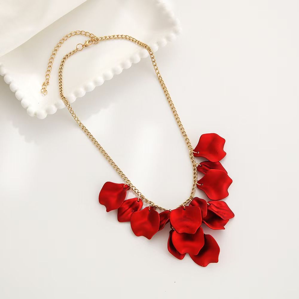 Europe and the United States Cross-border Petal Fringe Necklace Niche Light Luxury Fashion  senior sens Collarbone Chain Simple Temperament