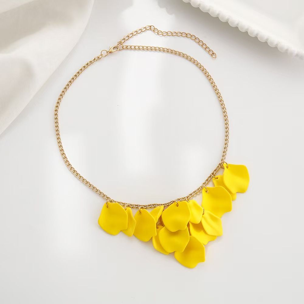 Europe and the United States Cross-border Petal Fringe Necklace Niche Light Luxury Fashion  senior sens Collarbone Chain Simple Temperament
