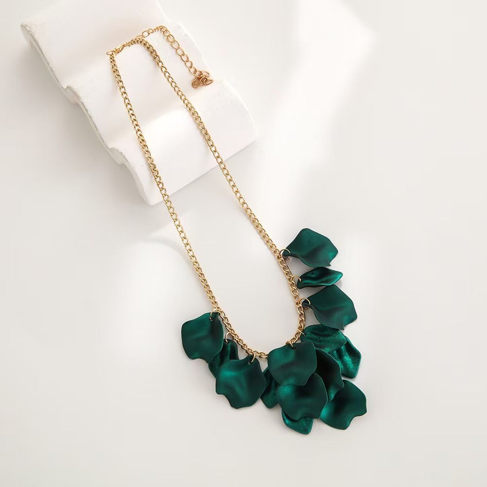 Europe and the United States Cross-border Petal Fringe Necklace Niche Light Luxury Fashion  senior sens Collarbone Chain Simple Temperament