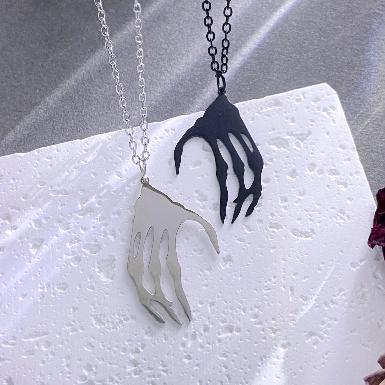 Personality Love Skeleton Hand Pendant Necklace Unisex Gothic Punk Stainless Steel Couple Charm Chain Choker Rock Gift Jewelry