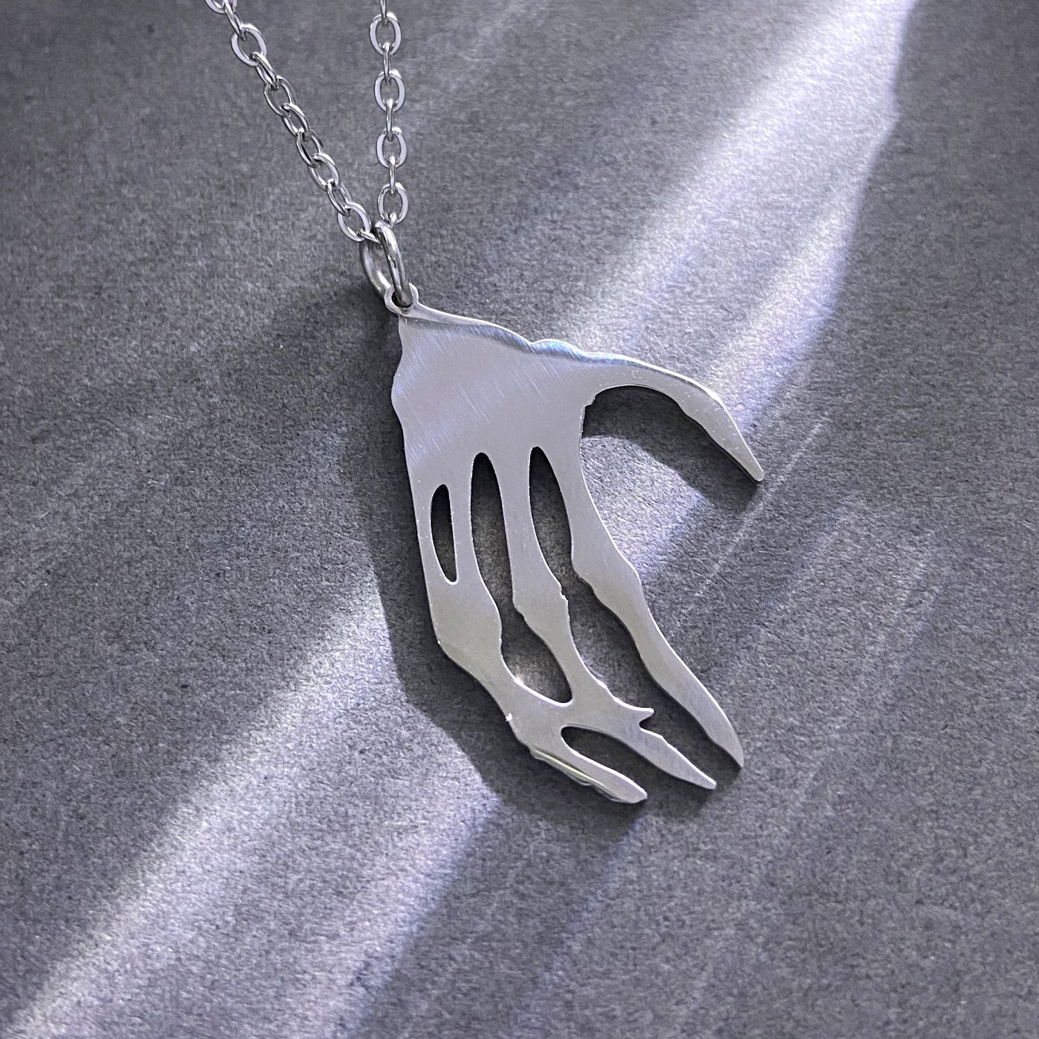 Personality Love Skeleton Hand Pendant Necklace Unisex Gothic Punk Stainless Steel Couple Charm Chain Choker Rock Gift Jewelry