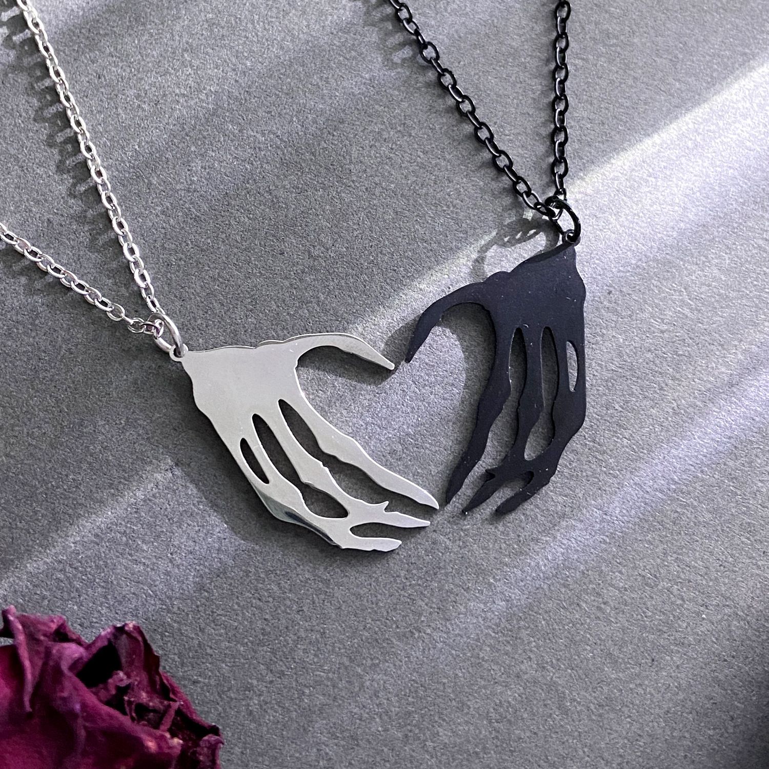 Personality Love Skeleton Hand Pendant Necklace Unisex Gothic Punk Stainless Steel Couple Charm Chain Choker Rock Gift Jewelry