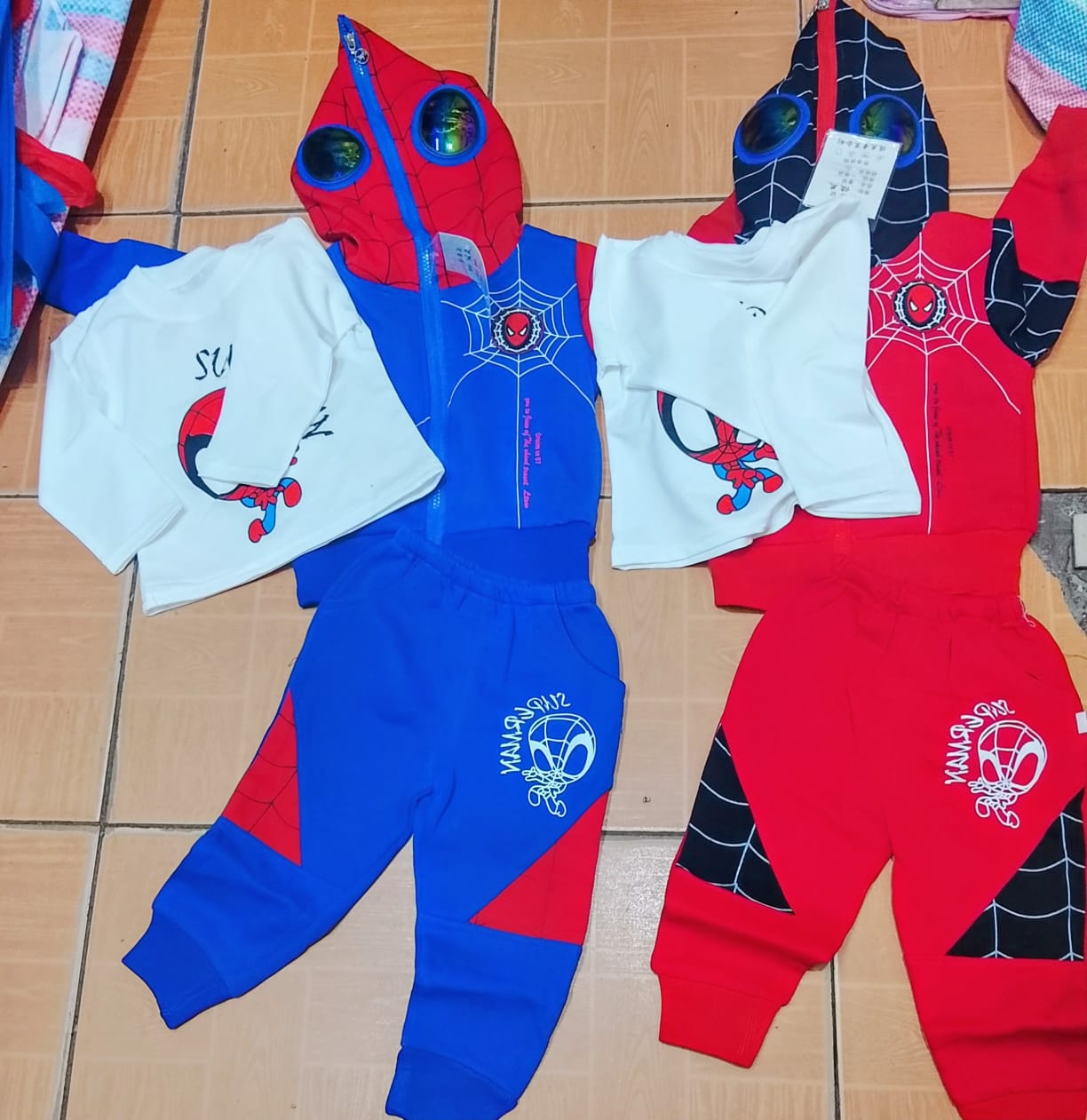 Spiderman tracksuit 1 to 3 yrs Kids Spiderman Hoodie & Pants Set – Stylish 2-piece outfit with Spiderman print, perfect for casual wear and playtime. Available in black or blue. Comfortable and trendy