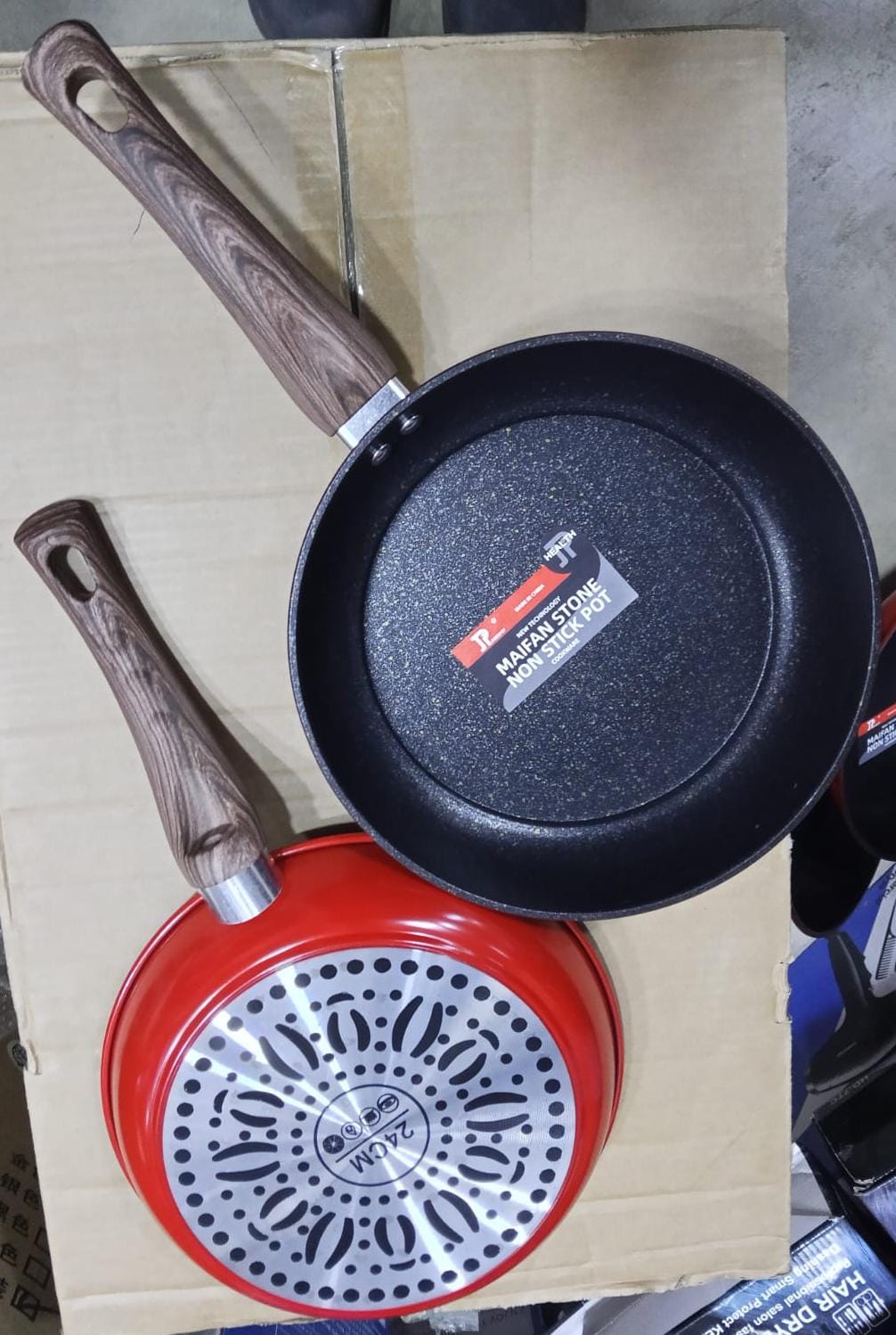 Pure granite pan Granite fry pans are a type of non-stick cookware that is made with a granite coating. This coating is known for being durable and scratch-resistant, making it a good choice for every