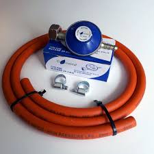 6KG Gas Regulator with Free 2M Pipe and 2 Hose Clamps for Safe and Efficient Gas Connection, Durable Metal Construction, Easy Installation, Compatible with LPG Cylinders