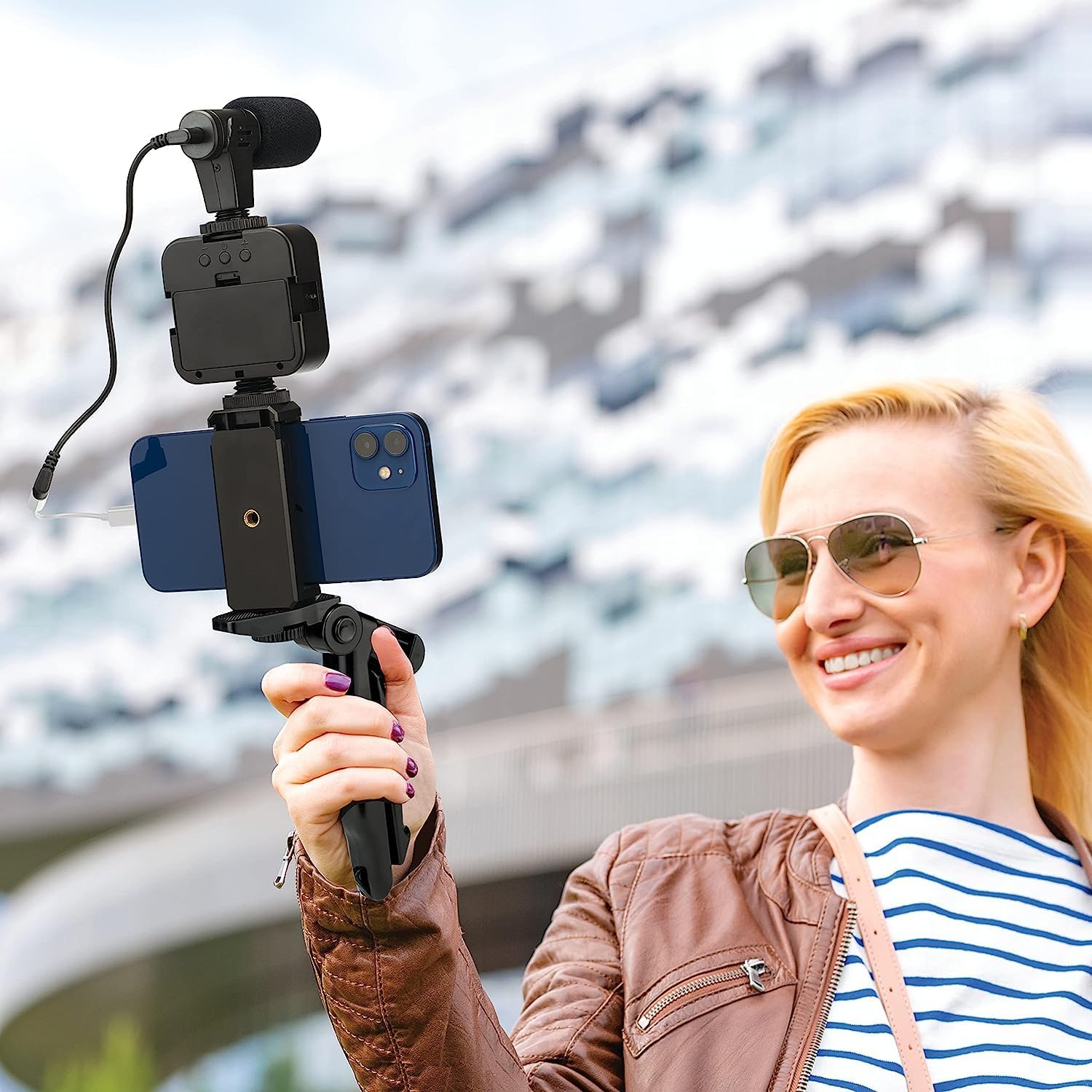 Vlogging Kit for Smartphones, iPhones, Android, Tablets, DSLR, Cameras for Online Live Streaming, Video Conference, YouTube, Instagram TikTok