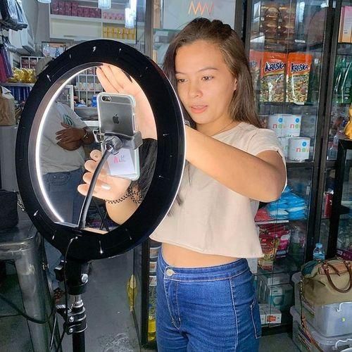 10inch ring light with 2.1m tripod stand for live streaming, TikTok, podcast, YouTubers, make up application.It has 3 color modes, dimmable light