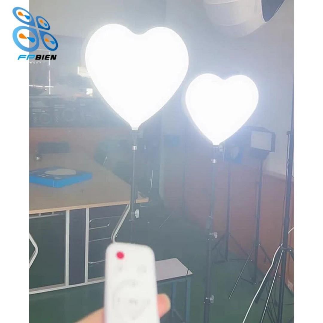 13 inch ring light description ..
‎Ring Light video light super bright vlogging light hear shaped beauty light for live streaming, video shooting,make up application,studio light ring light with tripo