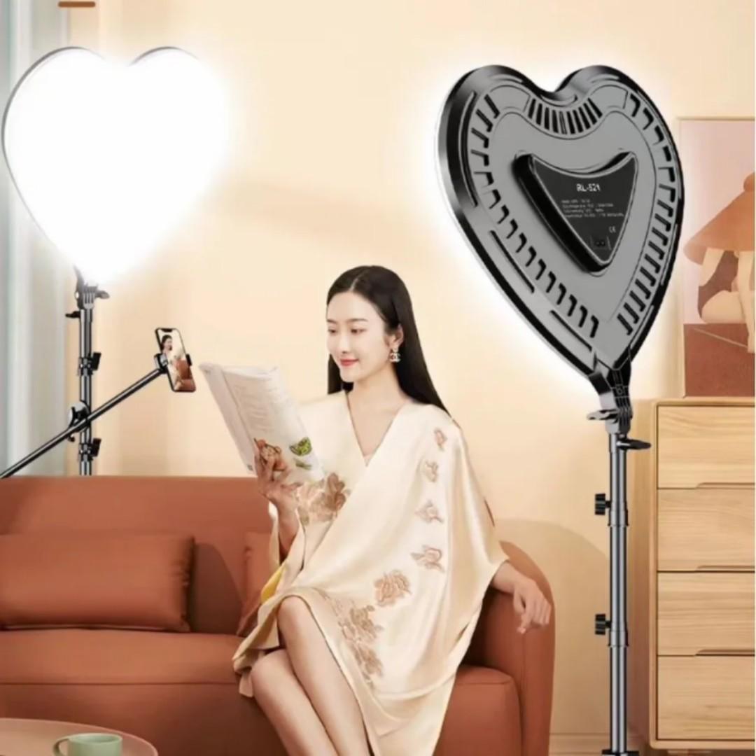 13 inch ring light description ..
‎Ring Light video light super bright vlogging light hear shaped beauty light for live streaming, video shooting,make up application,studio light ring light with tripo