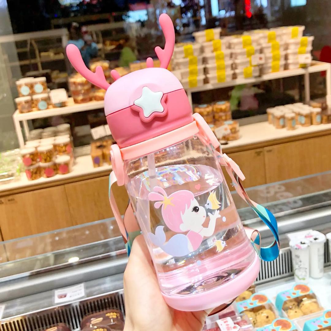 Cute Cartoon Horn Shape Sipper Bottle for Kids - Anti-Leak Design & 600 ML water bottle for Kids.