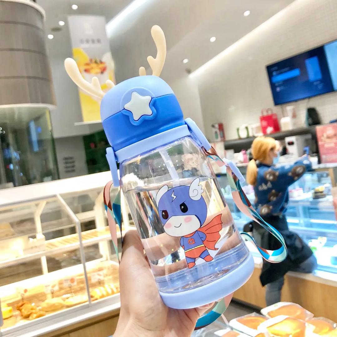 Cute Cartoon Horn Shape Sipper Bottle for Kids - Anti-Leak Design & 600 ML water bottle for Kids.