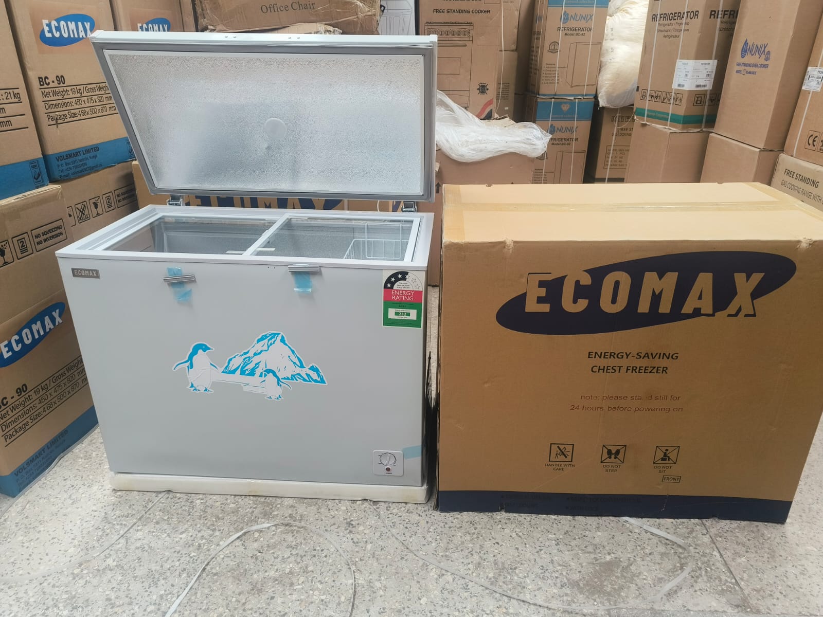 ECOMAX 219 L CHEST FREEZER - Chest freezer is 219LT
Adjustable thermostat, Direct cooling, Manual defrost , 100% CFC free, Low noise level, Easy to Clean , Flip lid for easy access .