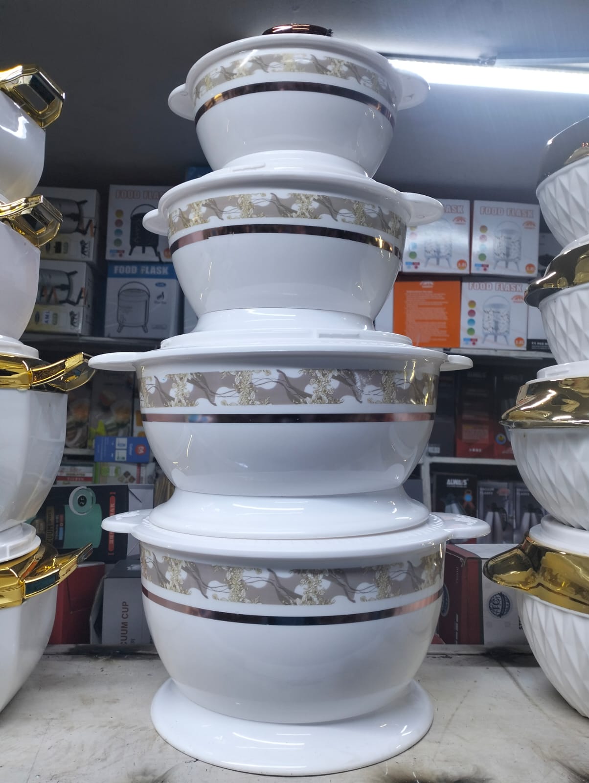 4 PCS INSULATED HOTPOTS SET - Dishwasher Safe, Intact locking system, No need to microwave your food.