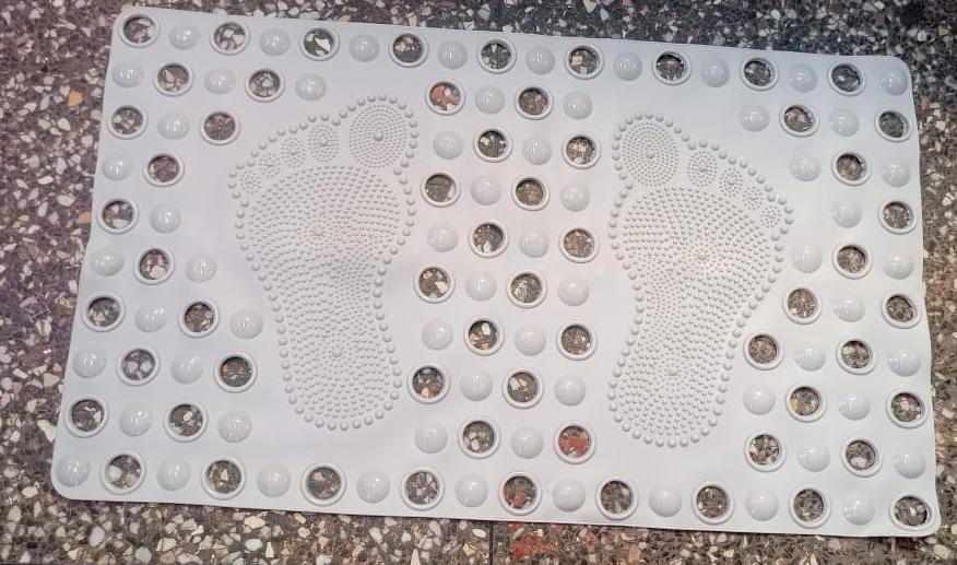 Anti-slip Bathroom Mat - Antislip Non Slip Safety Mat - Designed with patterned rubber for anti-slip properties, Easy to clean, Secures the bathroom entrance for kids and the everyone.