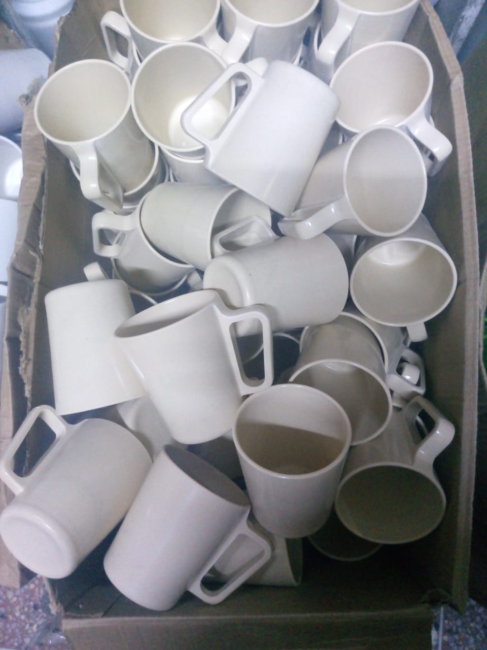 12 Pcs Waved Melamine Mugs - Stain-resistant and easy to rinse, Melamine mug is also top and bottom rack dishwasher safe, making dining and entertaining effortless.