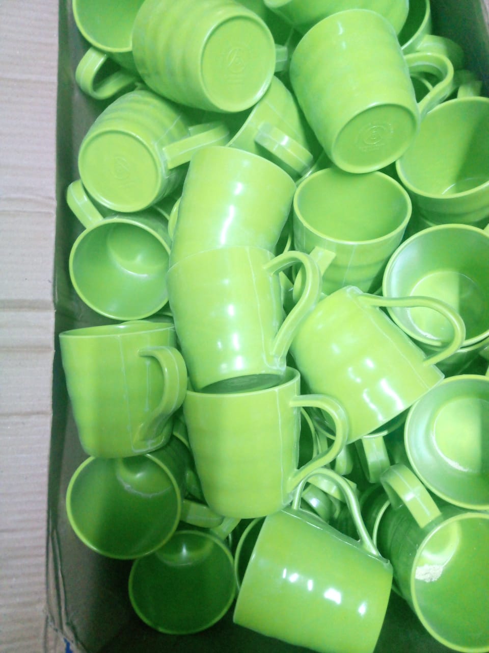 12 Pcs Waved Melamine Mugs - Stain-resistant and easy to rinse, Melamine mug is also top and bottom rack dishwasher safe, making dining and entertaining effortless.