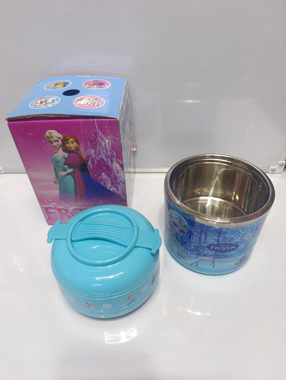 Cartoon Themed Lunch Box - Fun & Functional Meal Carrier for Kids, Keeps food fresh and at the right temperature until lunchtime.