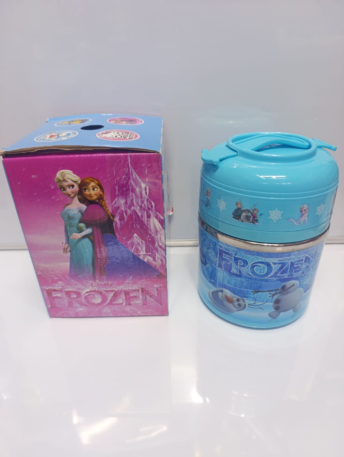 Cartoon Themed Lunch Box - Fun & Functional Meal Carrier for Kids, Keeps food fresh and at the right temperature until lunchtime.