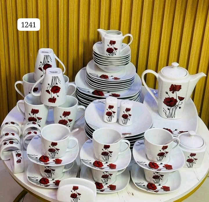 60 Pcs Dinner Set - High‑quality durable porcelain, chip‑resistant & long‑lasting, Includes dinner plates, salad plates, bowls & mugs.