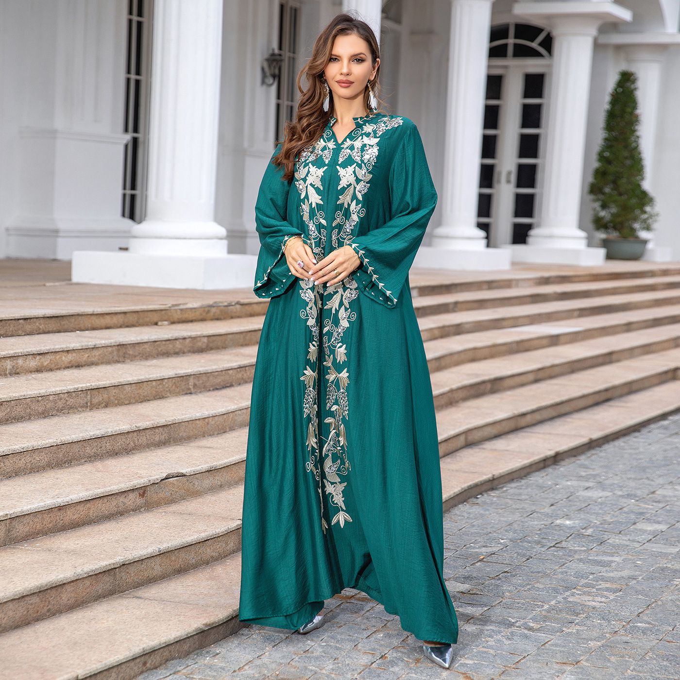 New Product Selection: Cross border Muslim Middle Eastern Robe Women's Abaya Embroidered Temperament Dress Evening Dress Dubai Women's Foreign Trade Wholesale