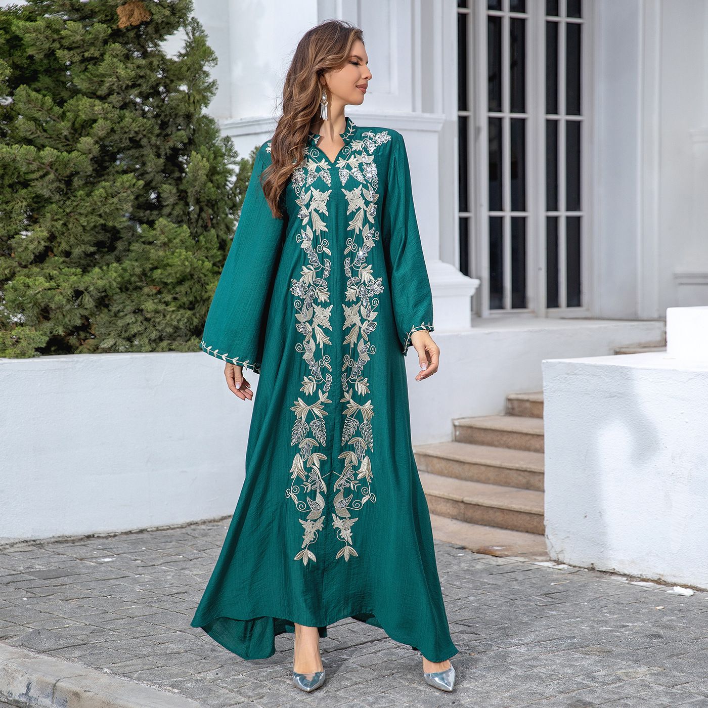 New Product Selection: Cross border Muslim Middle Eastern Robe Women's Abaya Embroidered Temperament Dress Evening Dress Dubai Women's Foreign Trade Wholesale