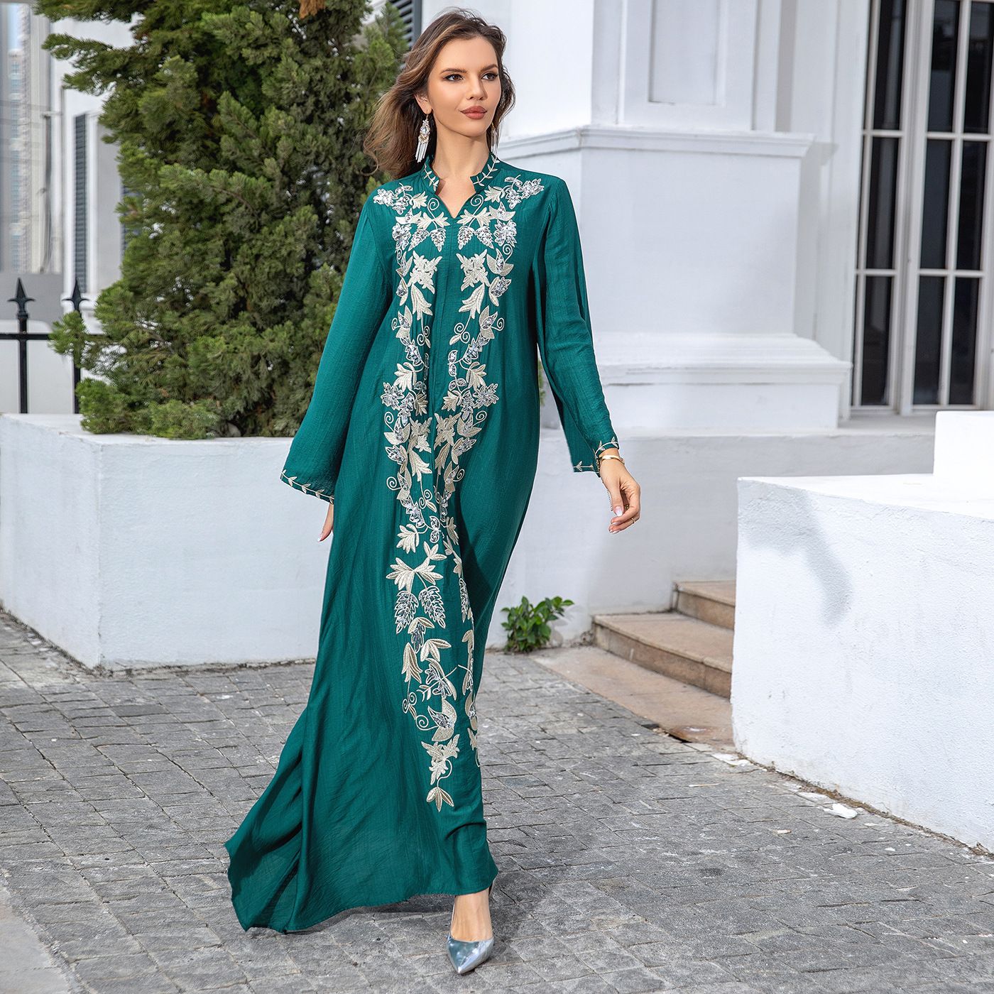 New Product Selection: Cross border Muslim Middle Eastern Robe Women's Abaya Embroidered Temperament Dress Evening Dress Dubai Women's Foreign Trade Wholesale