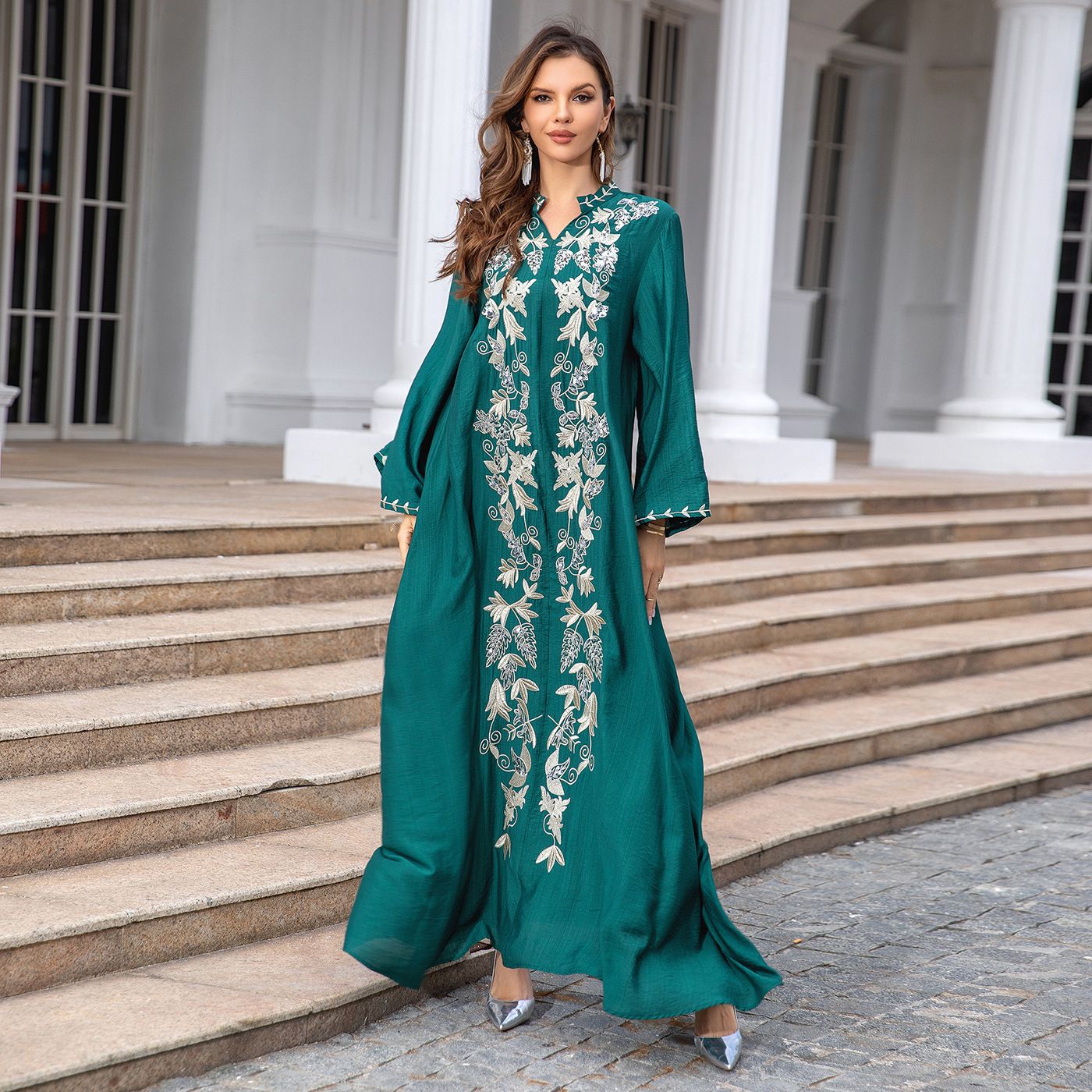 New Product Selection: Cross border Muslim Middle Eastern Robe Women's Abaya Embroidered Temperament Dress Evening Dress Dubai Women's Foreign Trade Wholesale