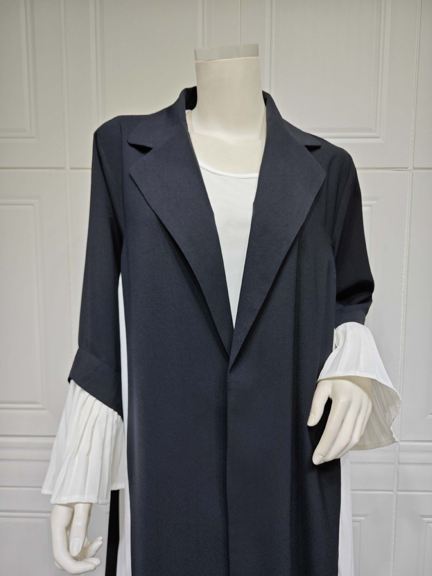 New product selection MQ112 modest Türkiye Muslim dress pleated black and white stitching temperament elegant commuting dress fashion Middle East cardigan Abaya coat