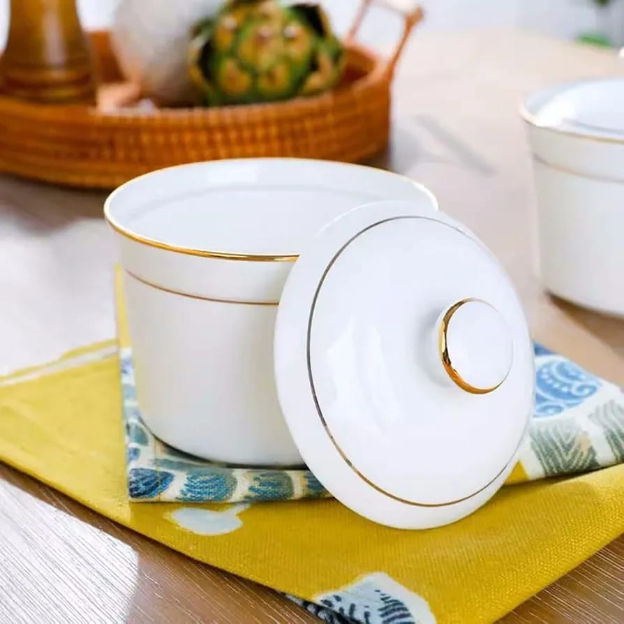 Ceramic kitchen sugar dish with gold ring with capacity of 320mls